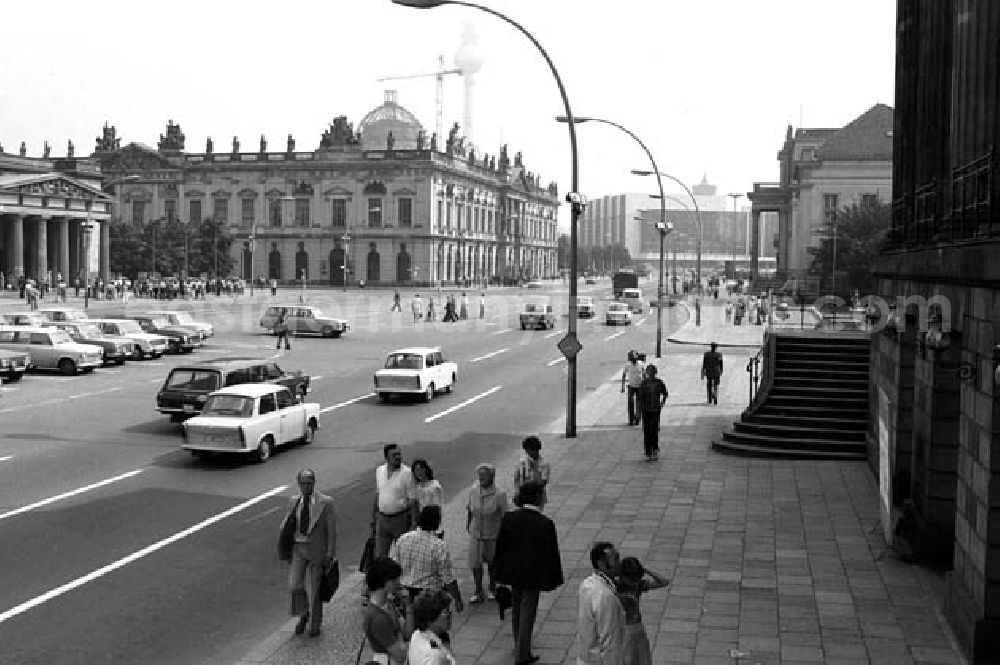 GDR picture archive: Berlin - September 1977 Unter den Linden