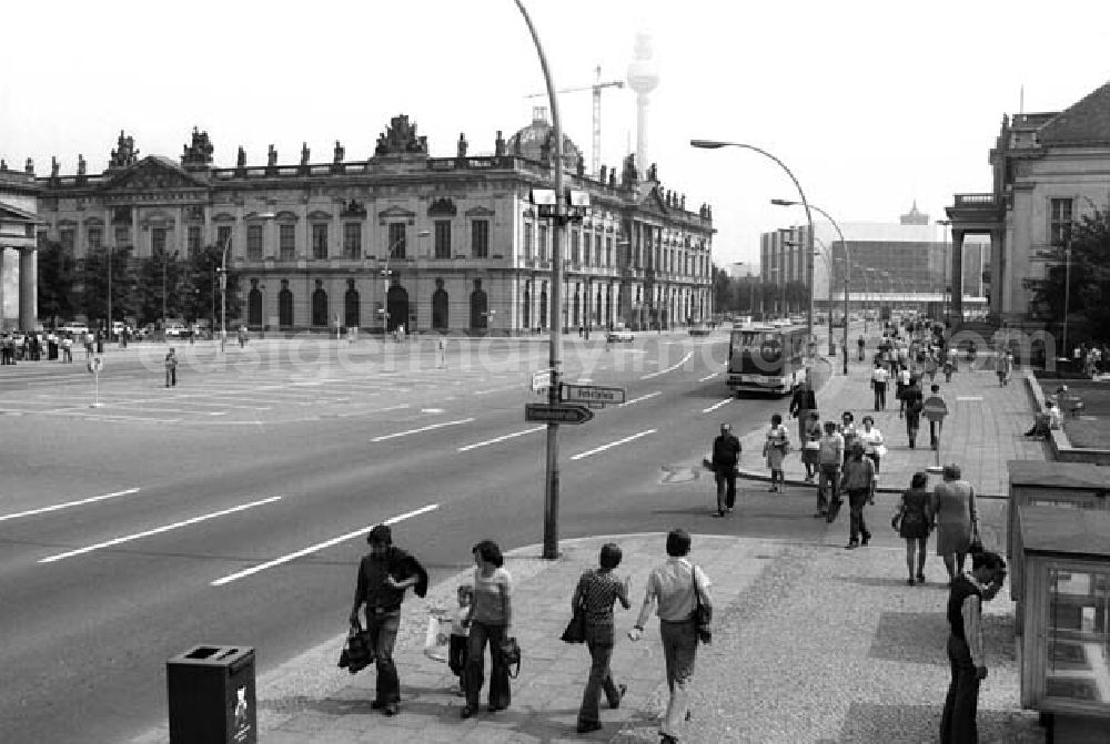 GDR image archive: Berlin - September 1977 Unter den Linden