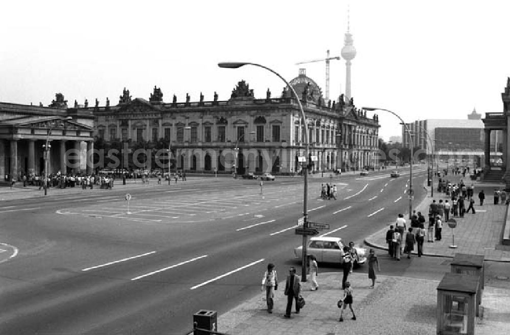 GDR photo archive: Berlin - September 1977 Unter den Linden