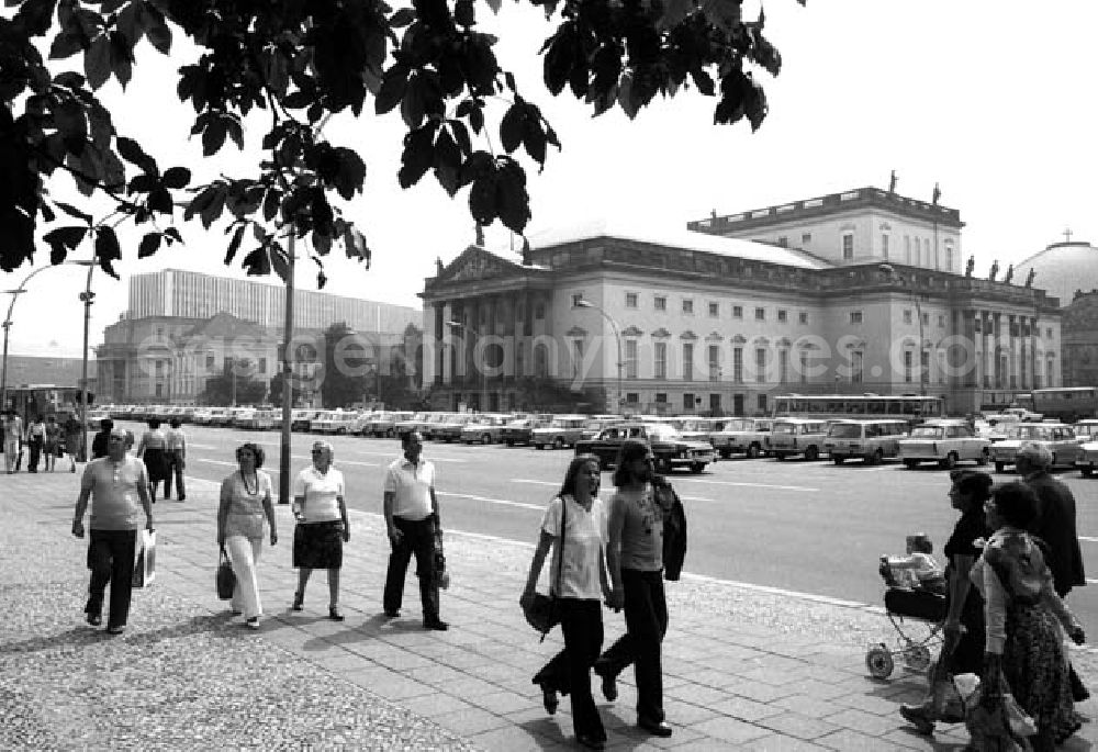 GDR picture archive: Berlin - September 1977 Unter den Linden