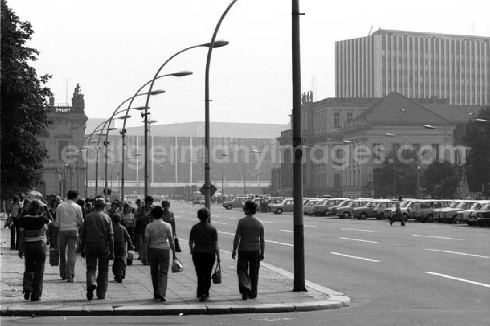 GDR photo archive: Berlin - September 1977 Unter den Linden