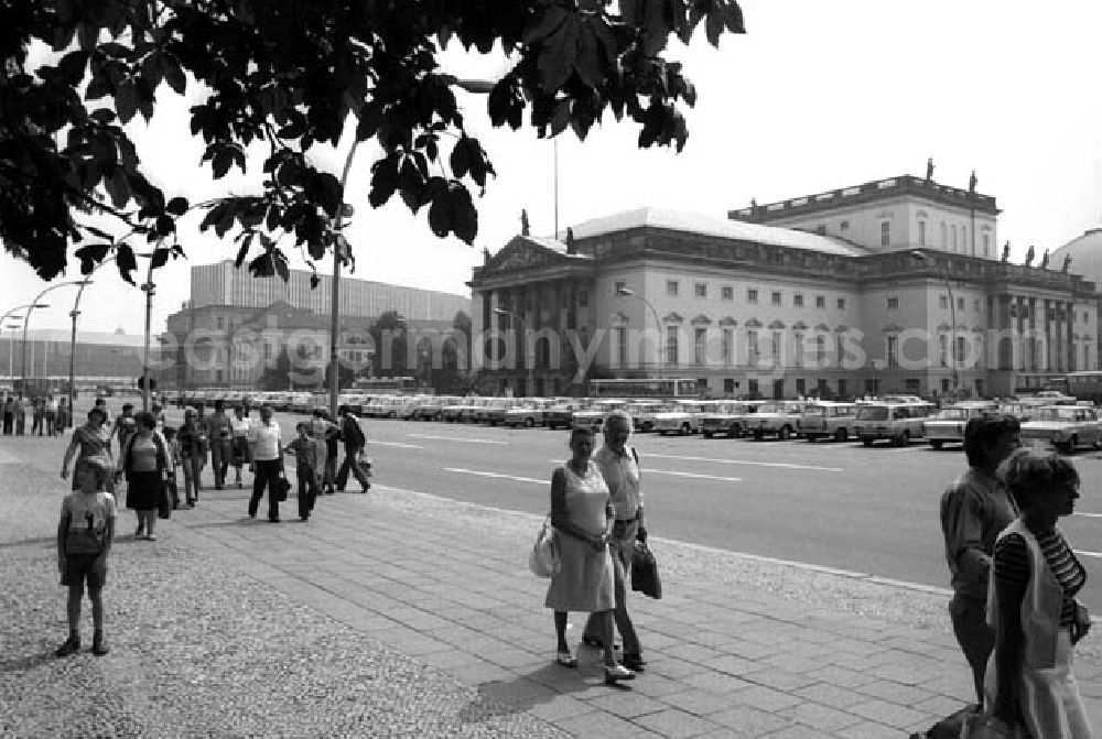 GDR picture archive: Berlin - September 1977 Unter den Linden