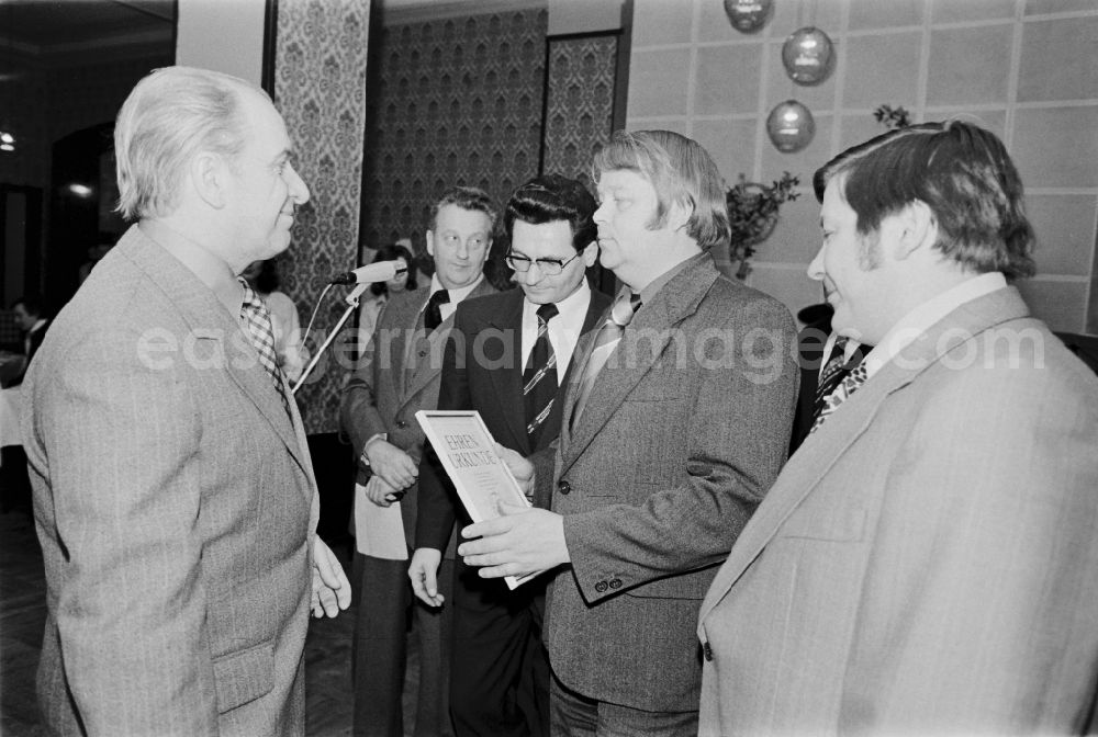 GDR photo archive: Berlin - Award ceremony for the winners of the restaurant competition of the year 1978 in the Café Warschau on Karl-Marx-Allee (Stalinallee) in the district Friedrichshain in Berlin East Berlin in the territory of the former GDR, German Democratic Republic