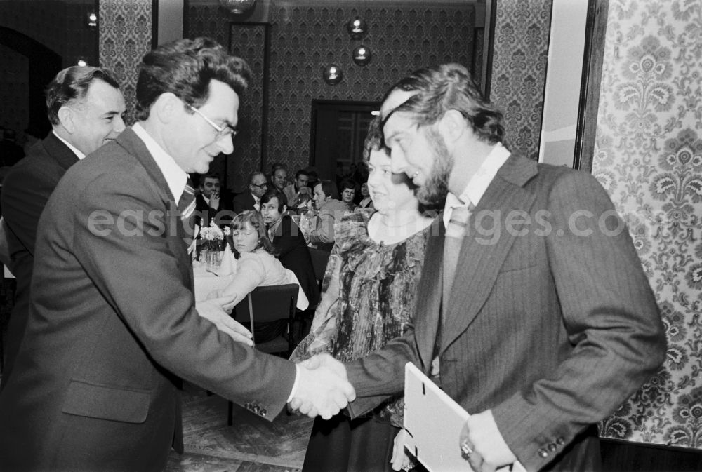 GDR picture archive: Berlin - Award ceremony for the winners of the restaurant competition of the year 1978 in the Café Warschau on Karl-Marx-Allee (Stalinallee) in the district Friedrichshain in Berlin East Berlin in the territory of the former GDR, German Democratic Republic