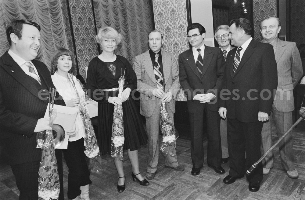 GDR photo archive: Berlin - Award ceremony for the winners of the restaurant competition of the year 1978 in the Café Warschau on Karl-Marx-Allee (Stalinallee) in the district Friedrichshain in Berlin East Berlin in the territory of the former GDR, German Democratic Republic