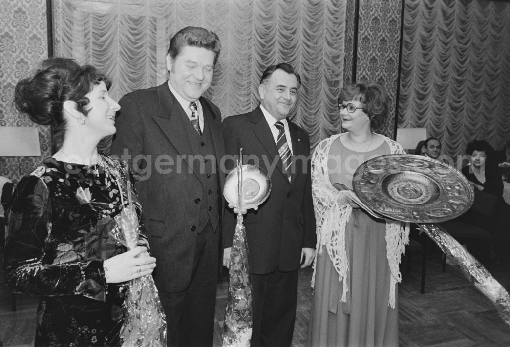 GDR picture archive: Berlin - Award ceremony for the winners of the restaurant competition of the year 1978 in the Café Warschau on Karl-Marx-Allee (Stalinallee) in the district Friedrichshain in Berlin East Berlin in the territory of the former GDR, German Democratic Republic