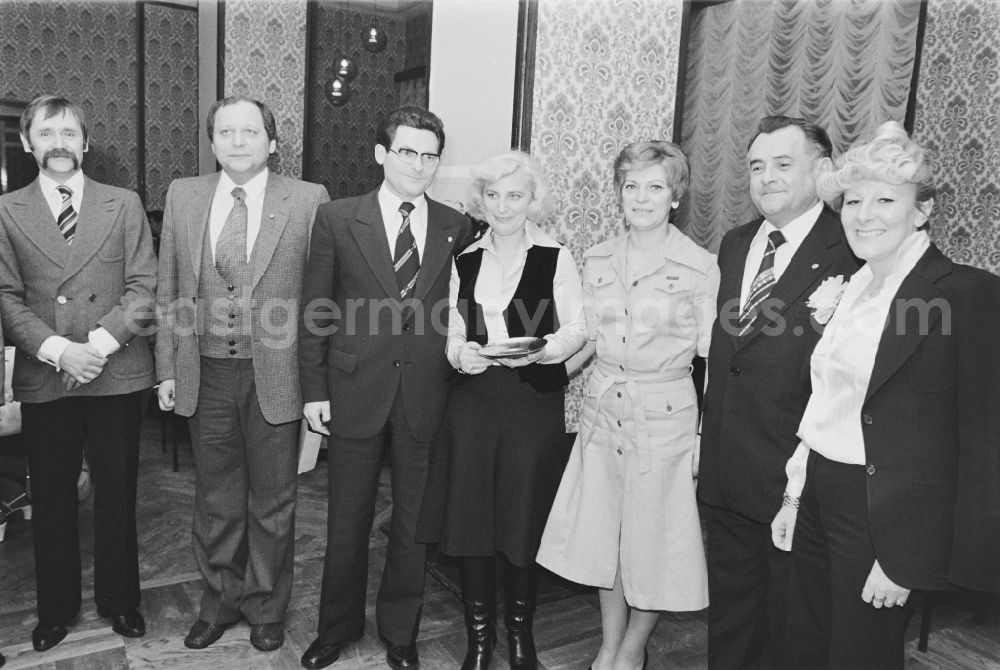 GDR image archive: Berlin - Award ceremony for the winners of the restaurant competition of the year 1978 in the Café Warschau on Karl-Marx-Allee (Stalinallee) in the district Friedrichshain in Berlin East Berlin in the territory of the former GDR, German Democratic Republic