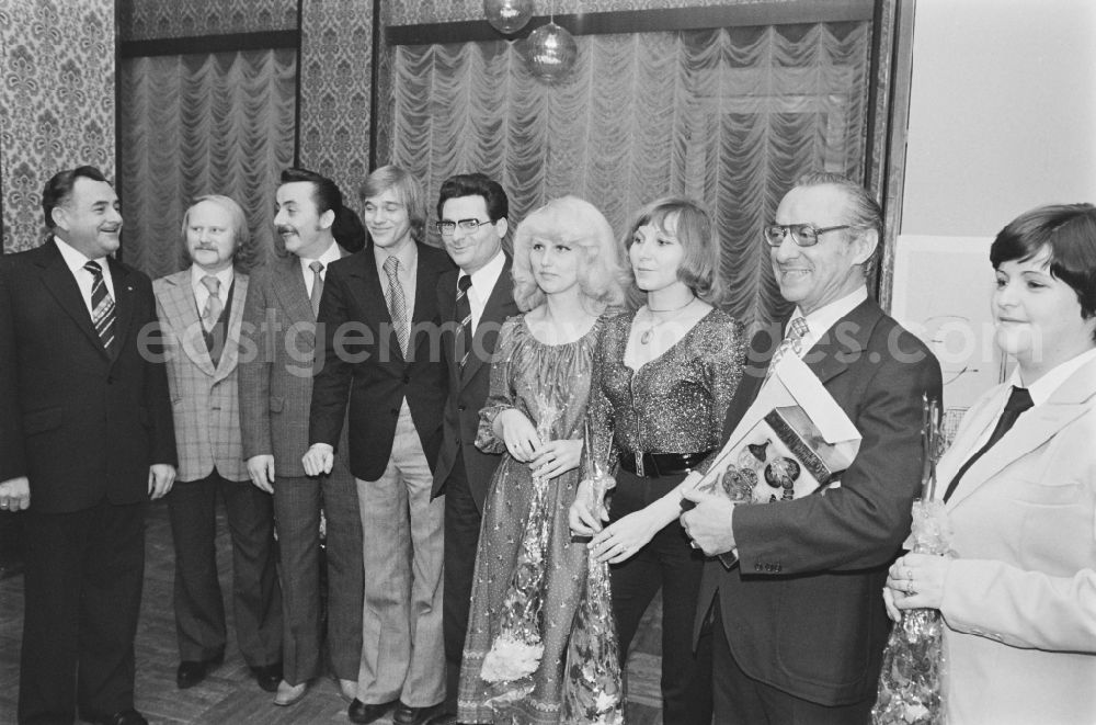 GDR picture archive: Berlin - Award ceremony for the winners of the restaurant competition of the year 1978 in the Café Warschau on Karl-Marx-Allee (Stalinallee) in the district Friedrichshain in Berlin East Berlin in the territory of the former GDR, German Democratic Republic