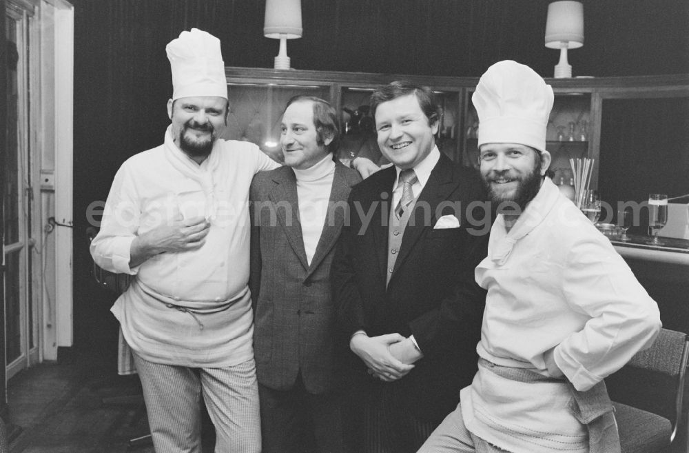 GDR image archive: Berlin - Award ceremony for the winners of the restaurant competition of the year 1978 in the Café Warschau on Karl-Marx-Allee (Stalinallee) in the district Friedrichshain in Berlin East Berlin in the territory of the former GDR, German Democratic Republic