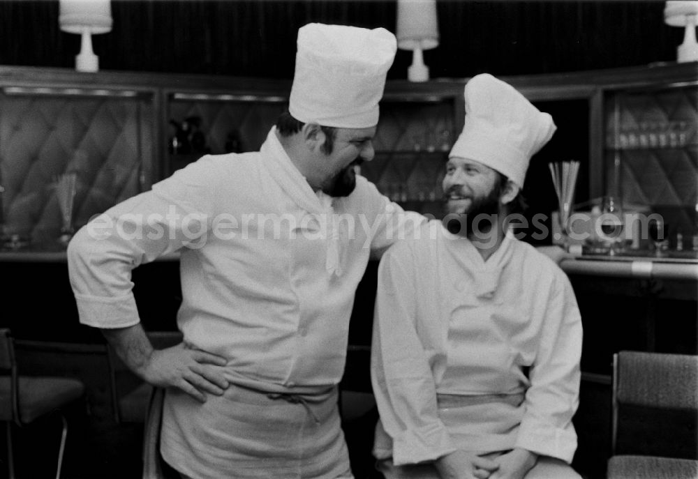 GDR photo archive: Berlin - Award ceremony for the winners of the restaurant competition of the year 1978 in the Café Warschau on Karl-Marx-Allee (Stalinallee) in the district Friedrichshain in Berlin East Berlin in the territory of the former GDR, German Democratic Republic