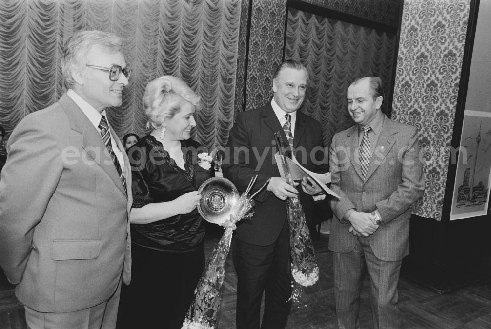 Berlin: Award ceremony for the winners of the restaurant competition of the year 1978 in the Café Warschau on Karl-Marx-Allee (Stalinallee) in the district Friedrichshain in Berlin East Berlin in the territory of the former GDR, German Democratic Republic