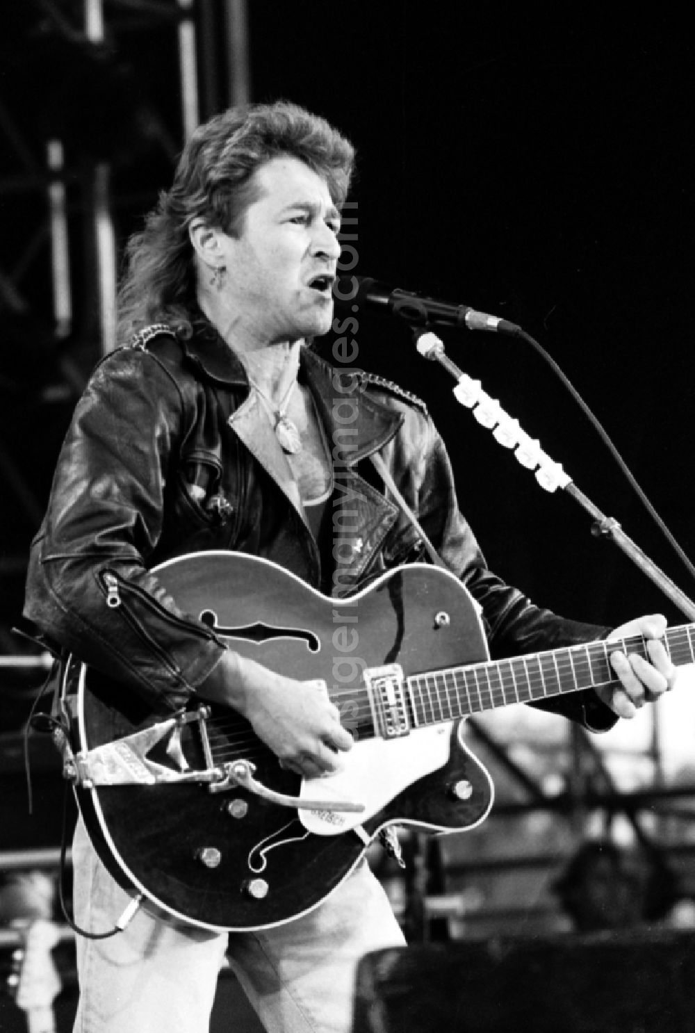 Berlin: Portrait of the singer and musician Peter Maffay on the concert stage at Rennbahnstrasse in the Weissensee district of Berlin, East Berlin in the area of the former GDR, German Democratic Republic