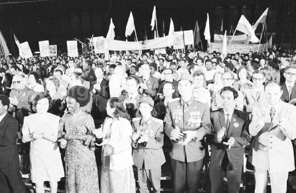 GDR picture archive: Berlin Mitte - 29.07.1973 Solidaritätsmeeting im Lustgarten X. Weltfestspiele Veröffentlicht 3