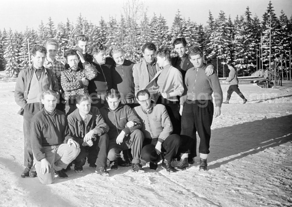 GDR image archive: Altenberg - Presentation of current sports fashion - collection the winter season in Altenberg at Erzgebirge, Saxony on the territory of the former GDR, German Democratic Republic