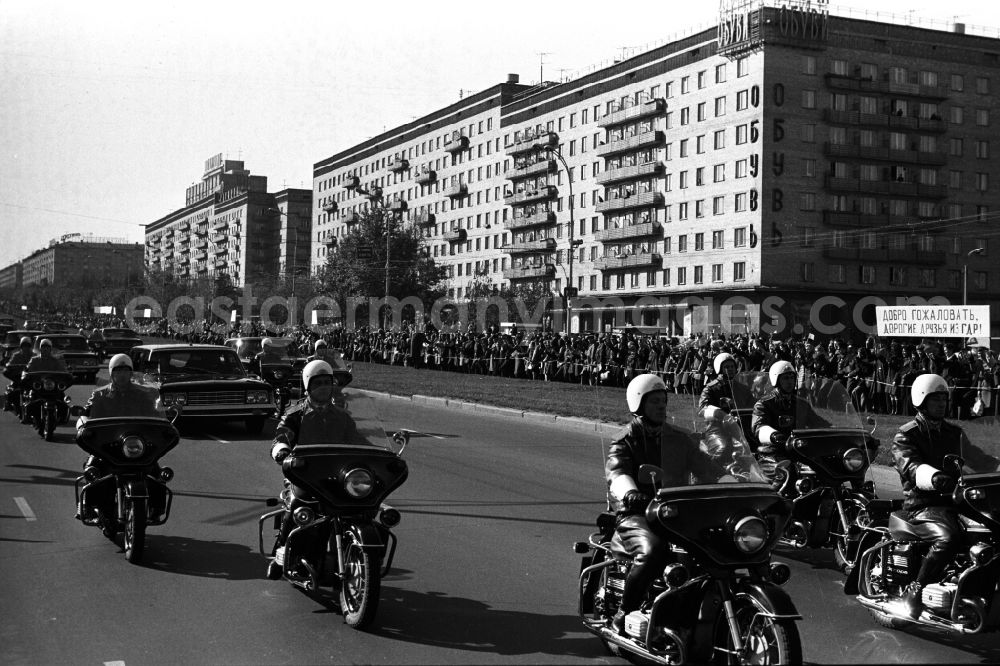 GDR picture archive: Moskva - Moskau - State ceremony and reception of Erich Honecker and the government delegation of the GDR in Moskva - Moscow in Russia - formerly the Soviet Union