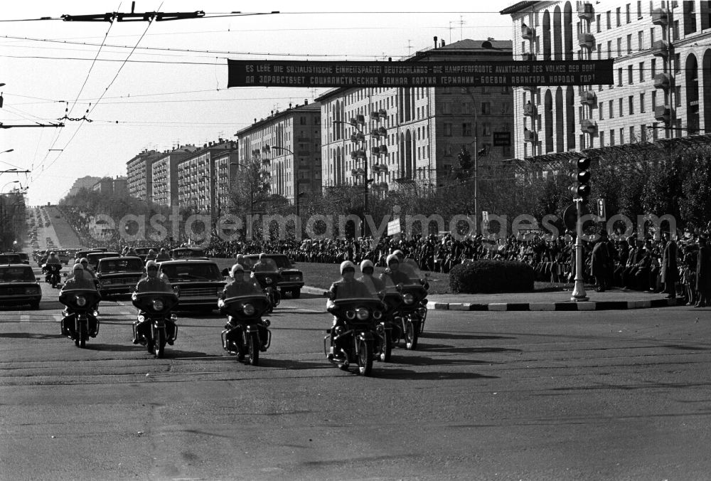 GDR picture archive: Moskva - Moskau - State ceremony and reception of Erich Honecker and the government delegation of the GDR in Moskva - Moscow in Russia - formerly the Soviet Union