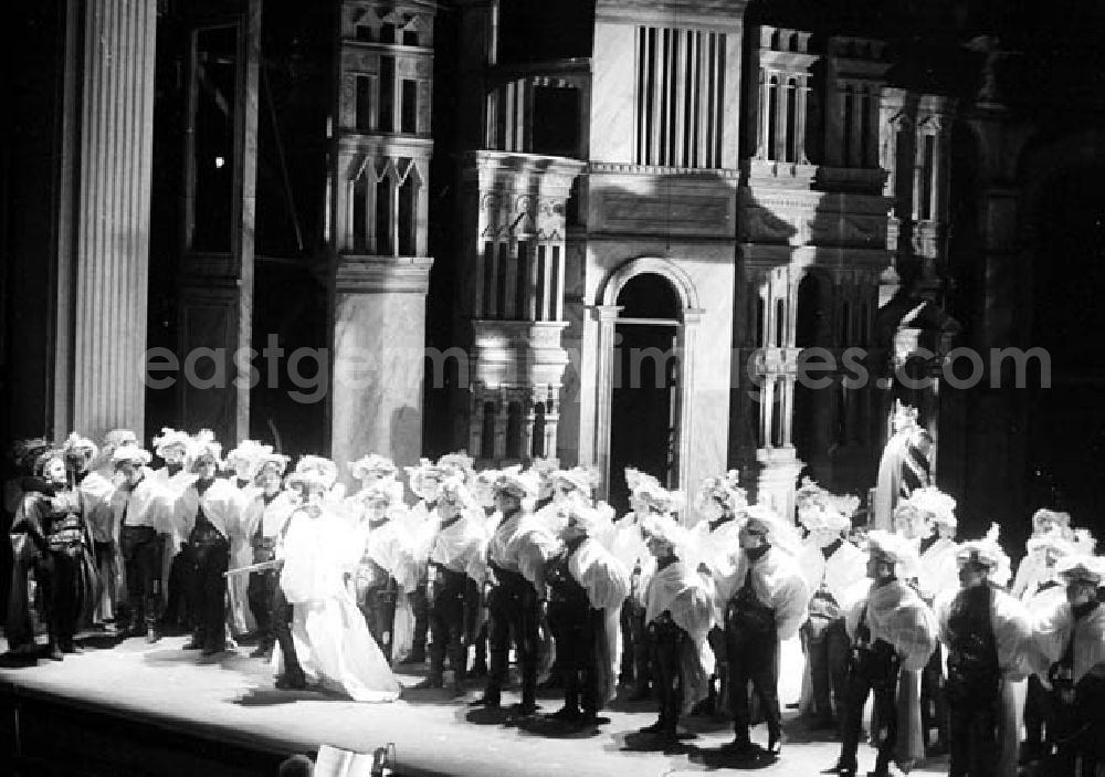 GDR image archive: Berlin - 11.11.1986 Staatsoper Eröffnungsvorstellung Euryanthe Umschlagnr.:1225