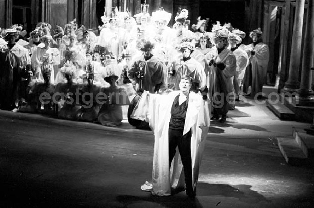 GDR picture archive: Berlin - 11.11.1986 Staatsoper Eröffnungsvorstellung Euryanthe Umschlagnr.:1225