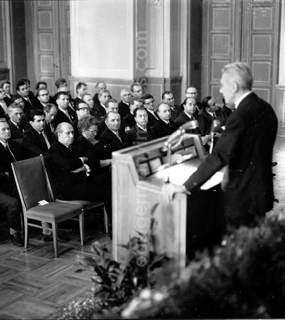 GDR photo archive: Berlin - 01.09.1969 Berlin: Festsitzung der Stadtverodnetenversammlung zum 2