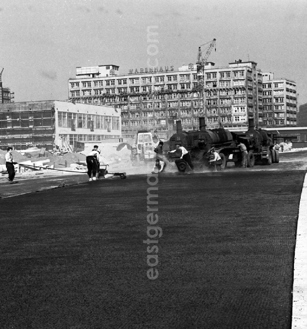 GDR image archive: Berlin - Stadtzentrum mit der Grunerstraße, dem Autotunnel und dem Alexanderplatz.