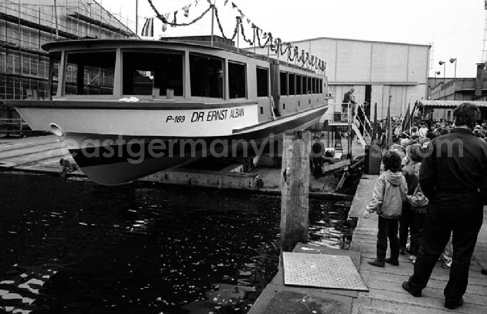 GDR photo archive: - 29.09.1986 Stapellauf Dr. Ernst Alban Umschlagnr.: 1