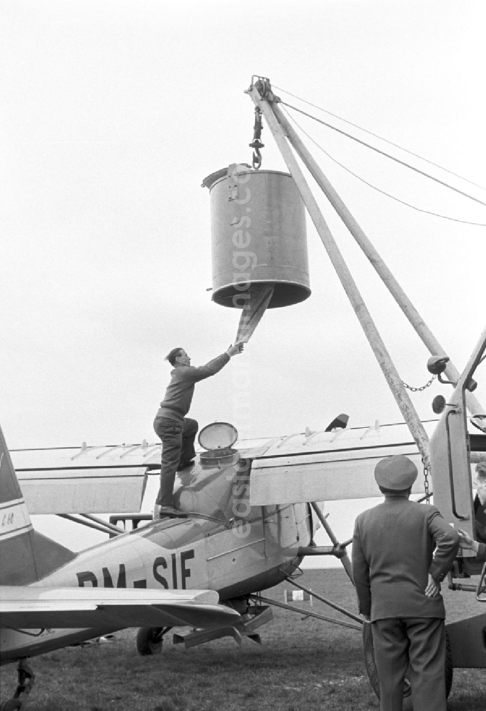 GDR photo archive: Möckern - Filling, maintenance and preparation for take-off of an agricultural aircraft, type Aero L-6