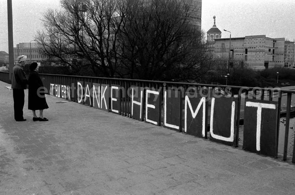 GDR picture archive: - Steuern-Danke Helmut Kohl in Potsdam Umschlagnummer: 7239