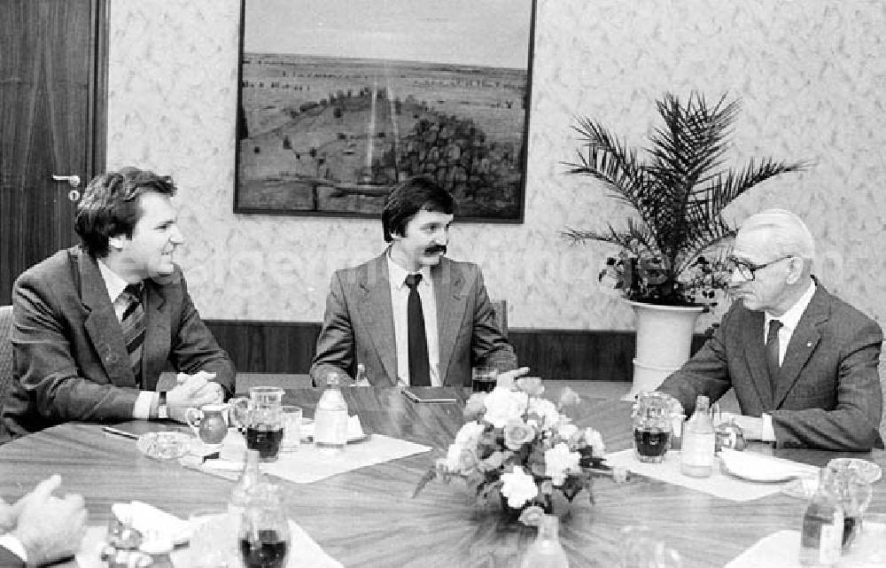GDR image archive: - 25.11.1986 Stoph empfängt polnische Minister für Jugendfragen Umschlagnr.: 1272