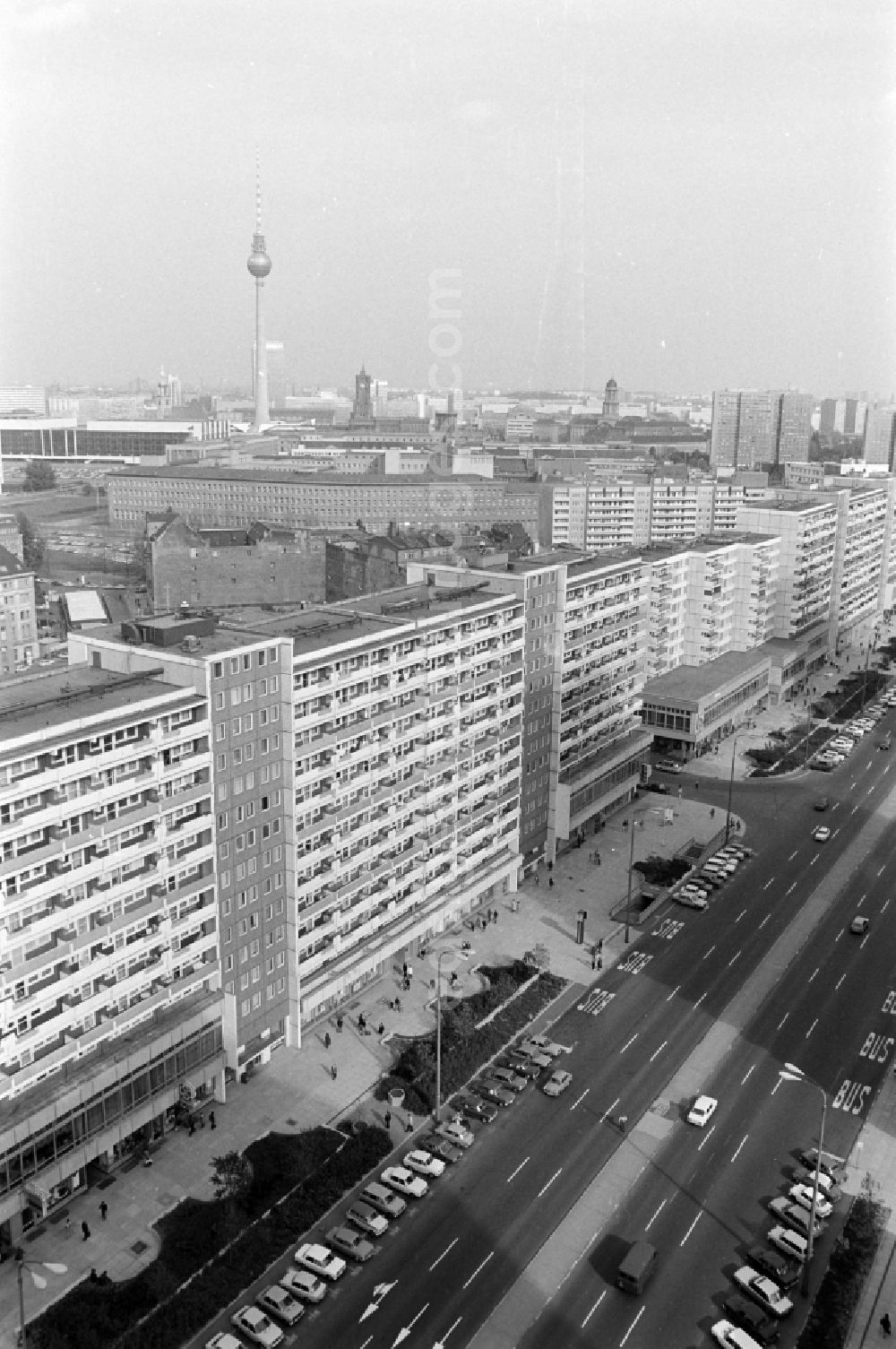 GDR image archive: Berlin - Traffic situation in the residential area on Leipziger Strasse in the Mitte district of Berlin, East Berlin in the area of the former GDR, German Democratic Republic