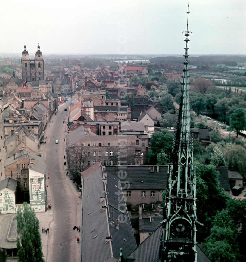 GDR photo archive: Lutherstadt Wittenberg - Traffic situation in the street area on place Schlossplatz in Lutherstadt Wittenberg, Saxony-Anhalt on the territory of the former GDR, German Democratic Republic