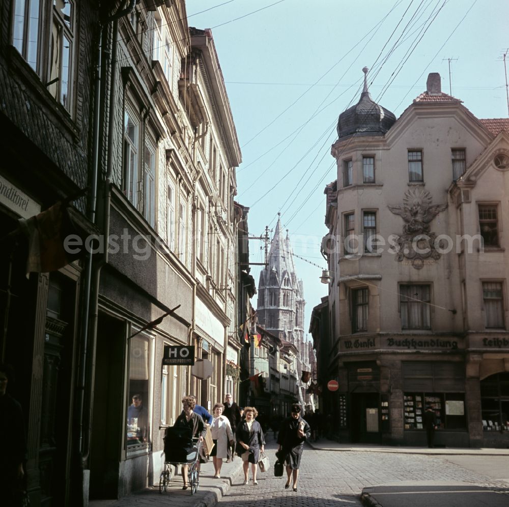 Mühlhausen: Street scene in Muehlhausen with a view of the Divi-Blasii Church, Thuringia in the area of the former GDR, German Democratic Republic