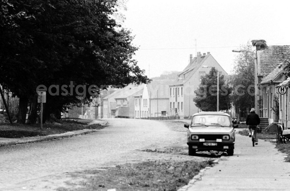 GDR picture archive: Flatow - Typisches Strassenbild einer Ostdeutschen Kleinstadt.