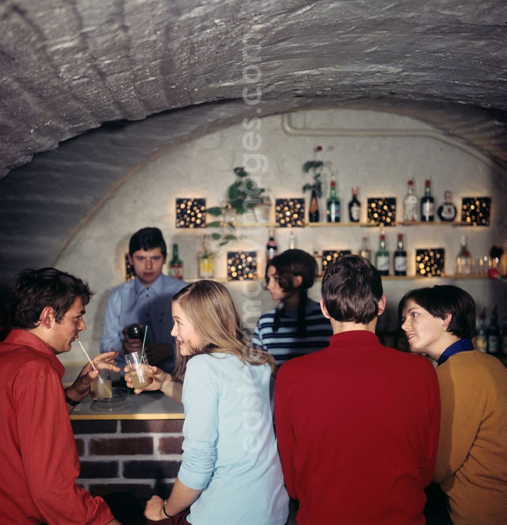 GDR image archive: Rostock - Student club at the University Wilhelm Pieck in Rostock, Mecklenburg-Vorpommern in the territory of the former GDR, German Democratic Republic