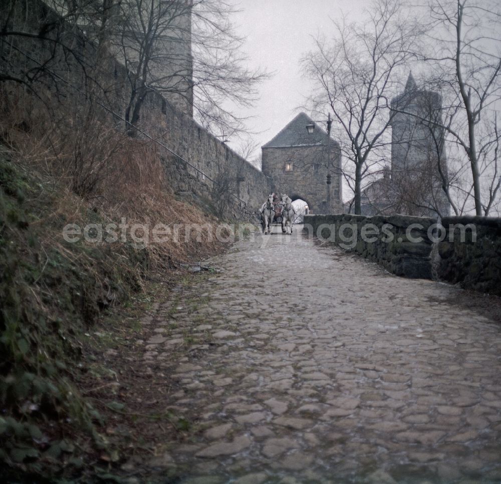 GDR picture archive: Bautzen - Scene from the film and television production Continent Hope - a horse-drawn carriage drives from the direction of Bautzen - Ortenberg on a cobblestone path on the street Vor dem Gerbertor in Bautzen, Saxony in the area of the former GDR, German Democratic Republic