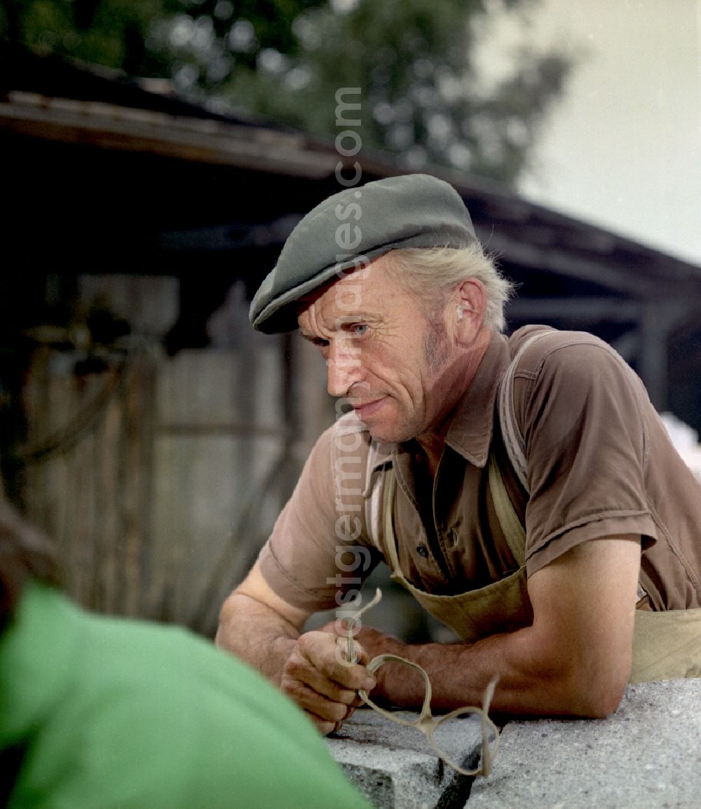 GDR image archive: Horka - Quarry workers as a scene from the film and television production Portrait of a Center on the main street in Horka, Saxony in the area of the former GDR, German Democratic Republic