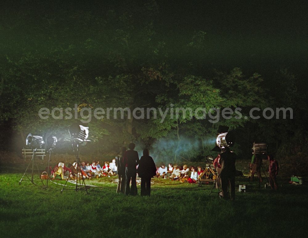 GDR picture archive: Crostwitz - Scene from the film and television production Portrait of a Center with Sorbian villagers at a nighttime campfire in Crostwitz, Saxony in the area of the former GDR, German Democratic Republic