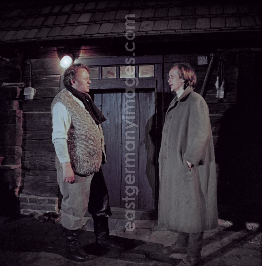 GDR picture archive: Weißkeißel - Scene from the film and television production Rublak - The Legend of the Surveyed Land in the Haide district of Weisskeissel, Saxony in the area of the former GDR, German Democratic Republic. The actor Christian Grashof and the actor Kurt Boewe stand opposite each other in front of a door of a farmhouse