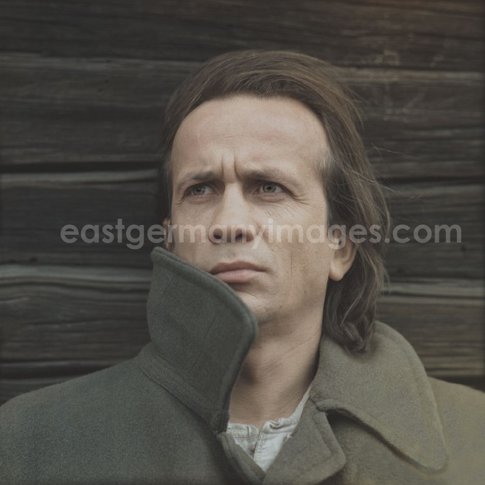 Boxberg: Scene from the film and television production Rublak - The Legend of the Surveyed Land Waste Landscape in Lusatia - the actor Christian Grashof stands at the wooden wall of the village church in the Spey district of Boxberg in the GDR