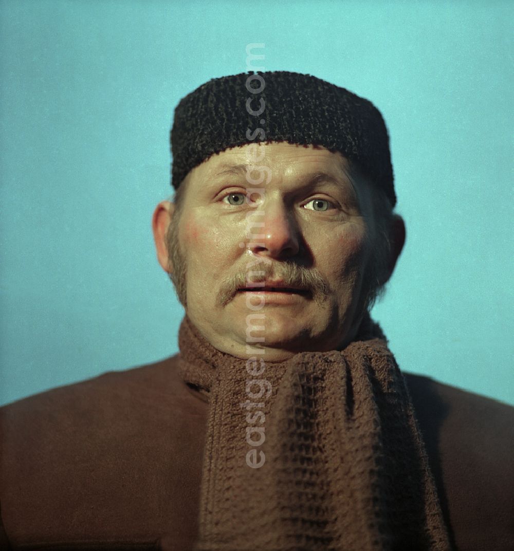 GDR photo archive: Bautzen - Scene photo for the film: Continent of Hope Portrait of the actor Mericin Slowdenk