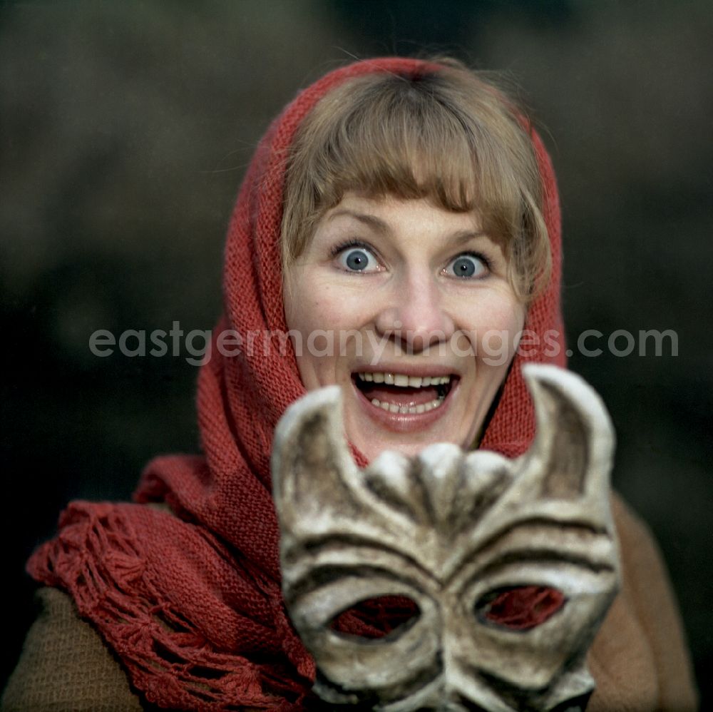 Bautzen: Scene photo for the film: Continent Hope Portrait of the actress Majka Ulbrichec