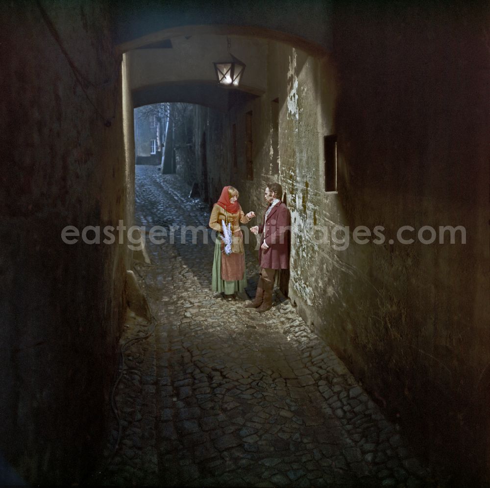 GDR picture archive: Bautzen - Scene photo for the film: Continent Hope A dark alley. The actor Manfred Schulz as the painter Heinrich Theodor Wehle is approached by a woman in a headscarf (Majka Ulbrichec)