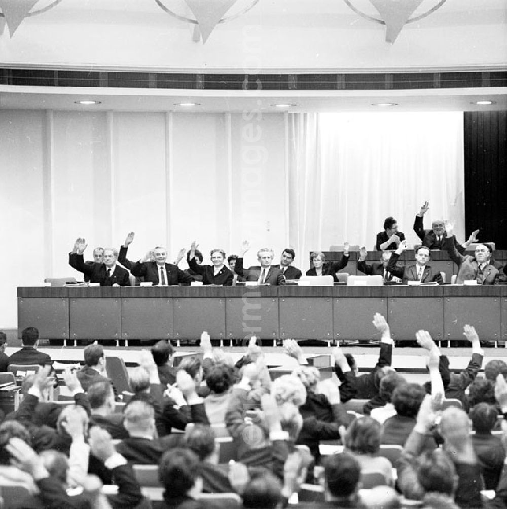 Berlin: Dezember 1969 15. Tagung der Volkskammer in Berlin, in der Kongreßhalle am Alex