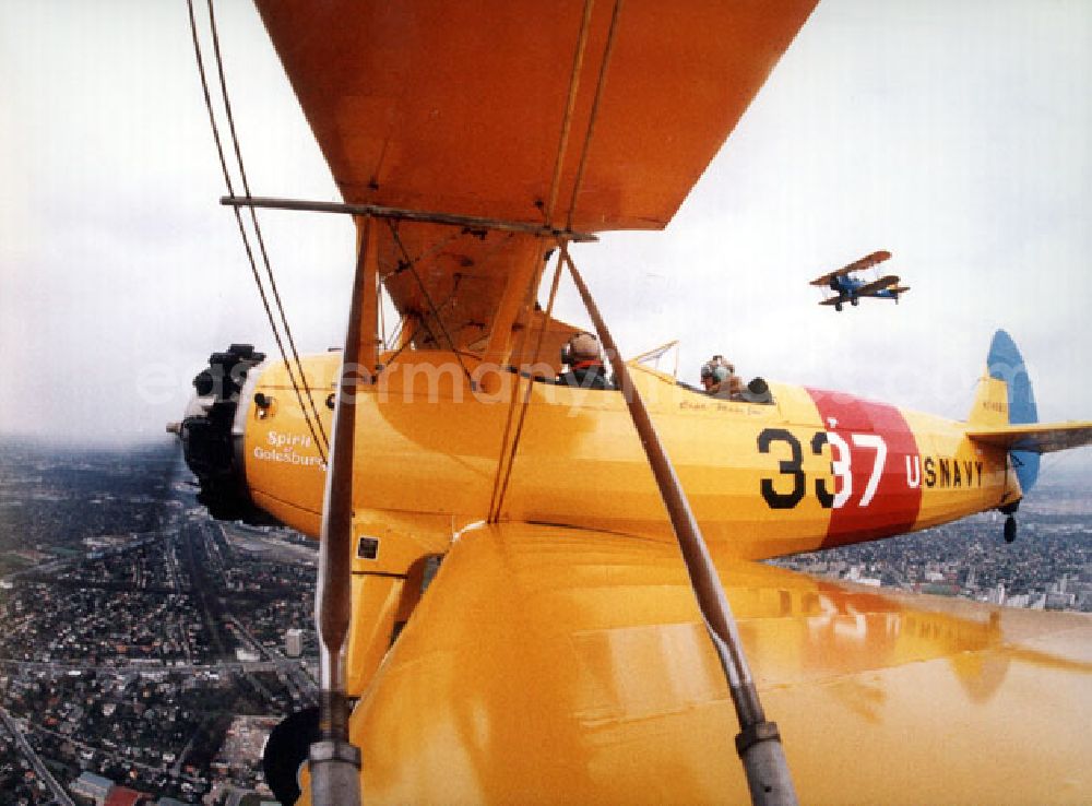 GDR photo archive: Berlin - Take Off 92, Atlantiküberquerer Klaus Plasa fliegt eine Boeing Stearman 20.