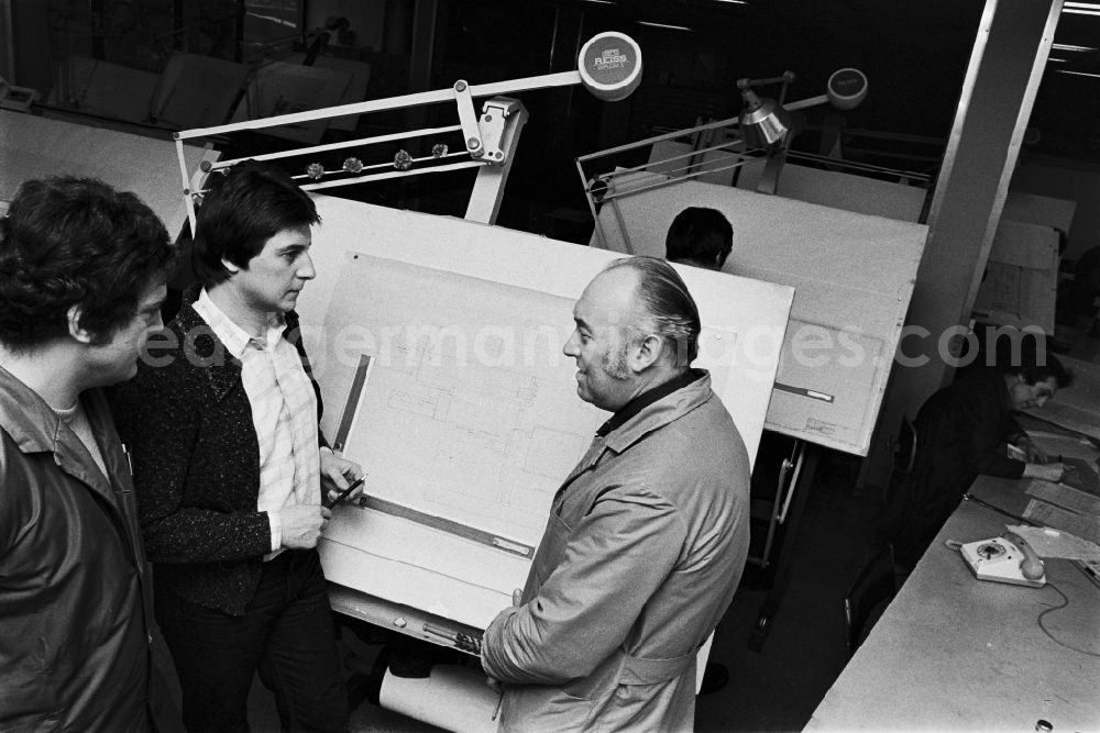 GDR image archive: Chemnitz - Karl-Marx-Stadt - Technical draftsman at the drawing board in the development department at VEB Germania in Chemnitz - Karl-Marx-Stadt, Saxony in the territory of the former GDR, German Democratic Republic