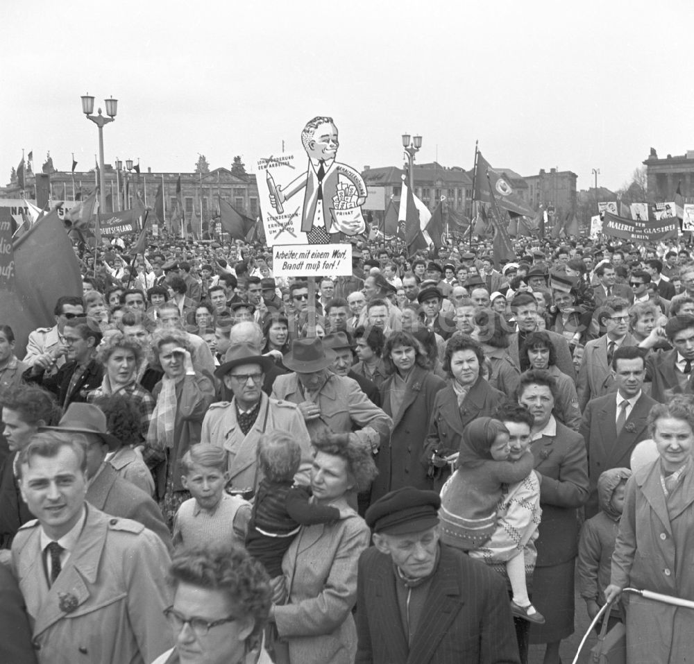 GDR image archive: Berlin - Participants der Demonstrationen zum 1.Mai on the streets of the city center on place Schlossplatz - Marx-Engels-Platz - Lustgarten in the district Mitte in Berlin Eastberlin on the territory of the former GDR, German Democratic Republic