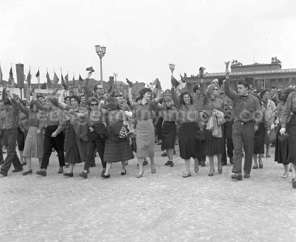 GDR picture archive: Berlin - Participants der Demonstrationen zum 1.Mai on the streets of the city center on place Schlossplatz - Marx-Engels-Platz - Lustgarten in the district Mitte in Berlin Eastberlin on the territory of the former GDR, German Democratic Republic