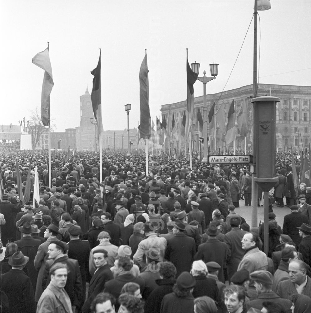 GDR picture archive: Berlin - Participants der Demonstrationen zum 1.Mai on the streets of the city center on place Schlossplatz - Marx-Engels-Platz - Lustgarten in the district Mitte in Berlin Eastberlin on the territory of the former GDR, German Democratic Republic