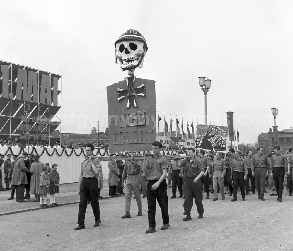 GDR image archive: Berlin - Participants of the May 1st demonstrations with a larger than life skull with steel helmet and Iron Cross Get rid of it on the streets of the city center at Schlossplatz - Marx-Engels-Platz in front of the Berlin Cathedral in the Mitte district of Berlin, East Berlin in the territory of the former GDR, German Democratic Republic