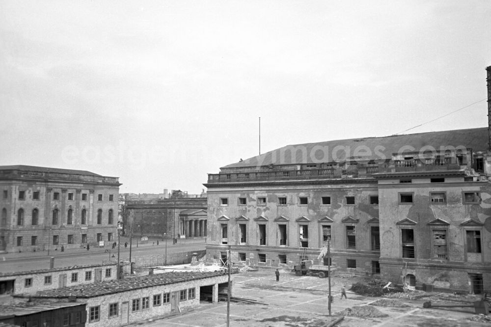 GDR picture archive: Berlin - Reconstruction of the ruined building of the theatre building Deutsche Staatsoper on Unter den Linden - Bebelplatz in the Mitte district of Berlin East Berlin on the territory of the former GDR, German Democratic Republic