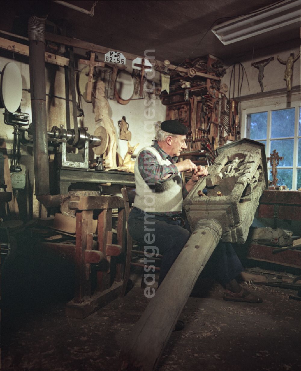 Räckelwitz: Scene in the film Portrait of a Center: Staff of a woodworking craft company restoring Sorbian wood carvings in Raeckelwitz, Saxony in the area of the former GDR, German Democratic Republic